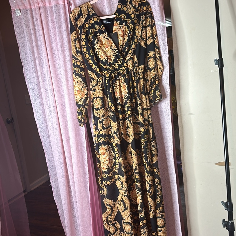NWT BRAND NEW FITS UP TO SIZE LARGE FLOWY DRESS black gold